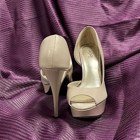 ➡️ !BOGO! ⬅️ CITY STREETS Cream Open Toe Platform Pumps/ Used - Picture 1 of 6